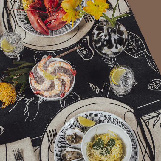 Misette-Minimalist-line-drawing-linen-table-runner