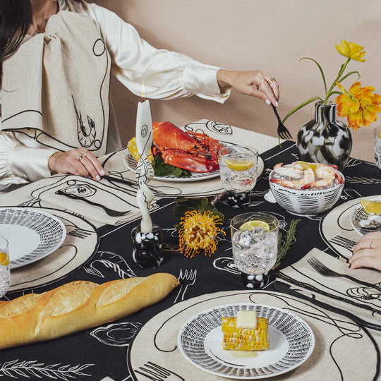 Misette-Minimalist-line-drawing-linen-tablecloth-long-120- 80